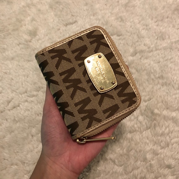 Michael Kors wallet - Picture 1 of 7